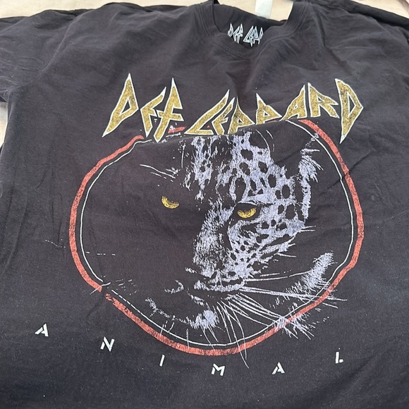 2 H&M bundle band tees - Picture 3 of 3